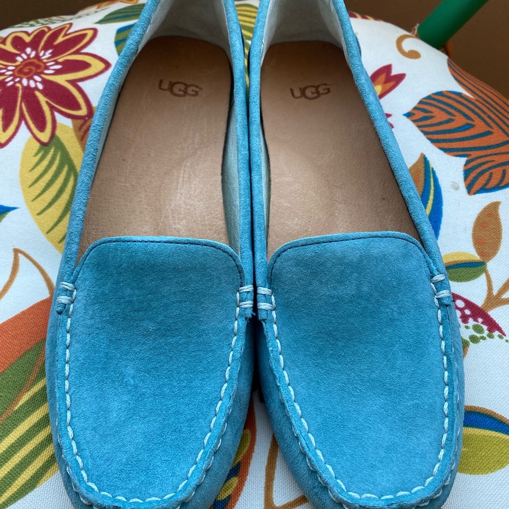 SOLD ELSEWHERE NEWWomen's UGG suede loafers blue 6.5